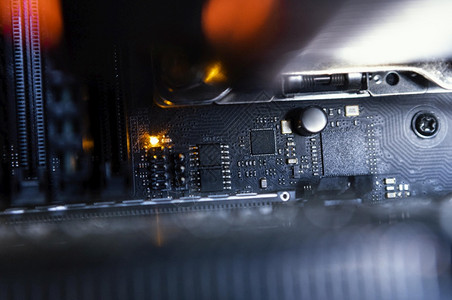 蓝色电脑背景 网络技术开发的美学与实用性融合